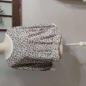 Abercrombie & Fitch leopard print crewneck